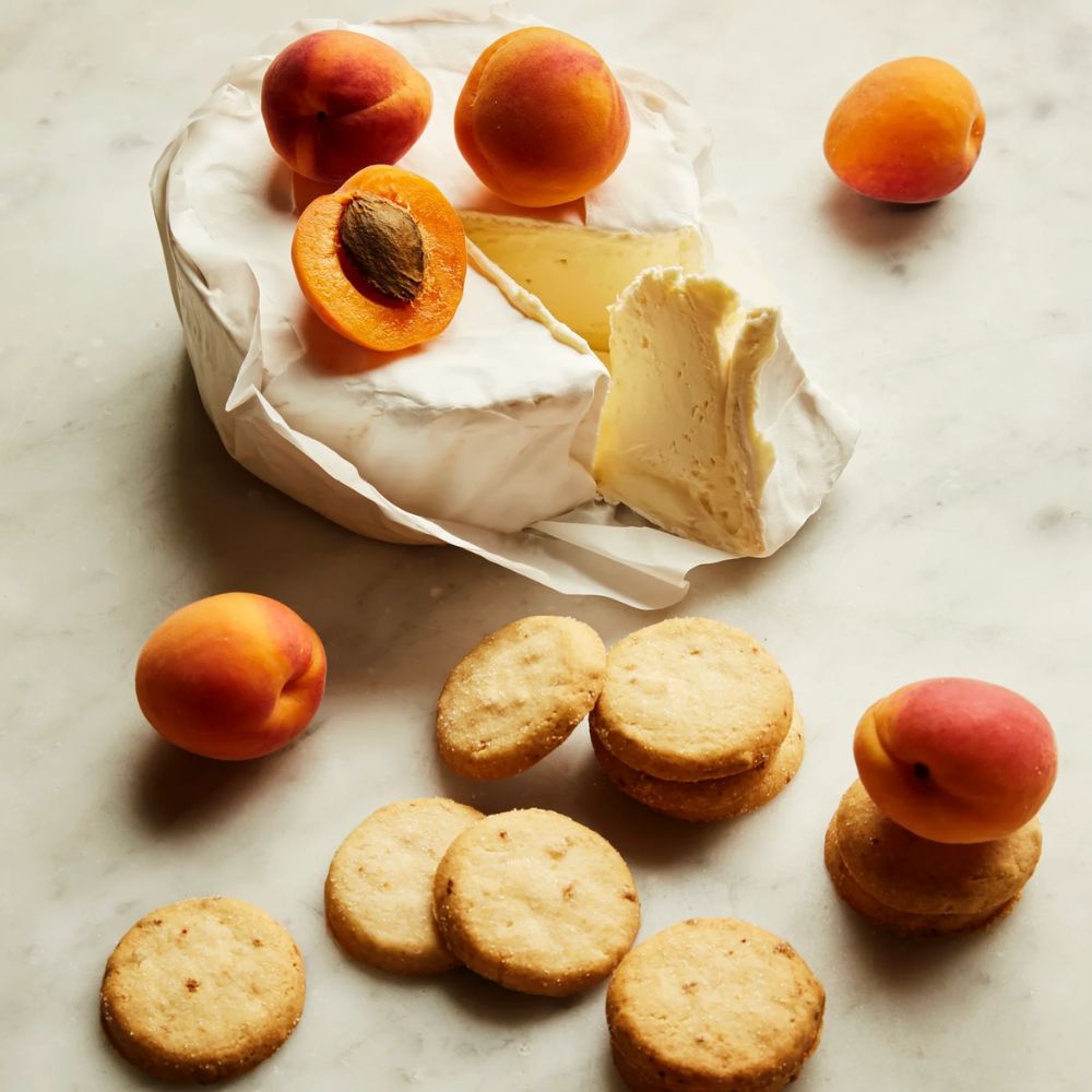 Fresh Brillat-Savarin & Apricot Cheesecake Biscuits 120g